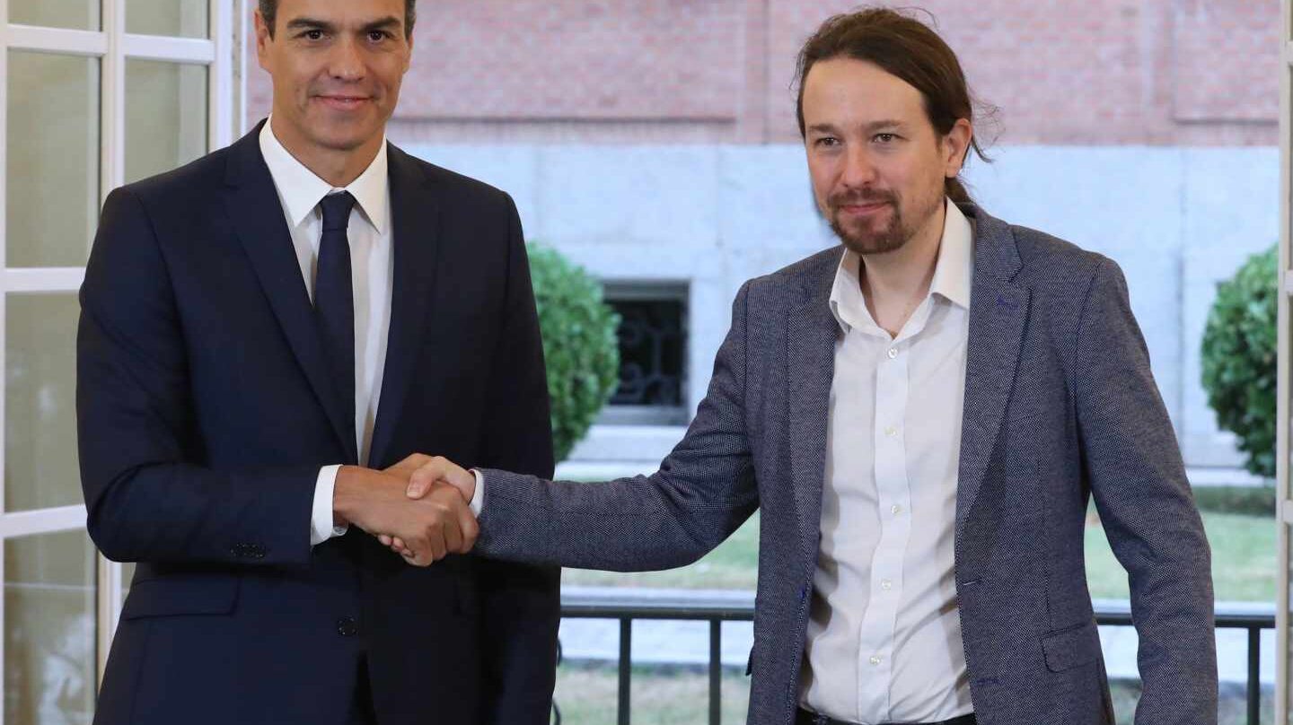 Pedro Sánchez y Pablo Iglesias firman los presupuestos.