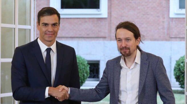 Pedro Sánchez y Pablo Iglesias firman los presupuestos. Pedro Sánchez y Pablo Iglesias firman los presupuestos.