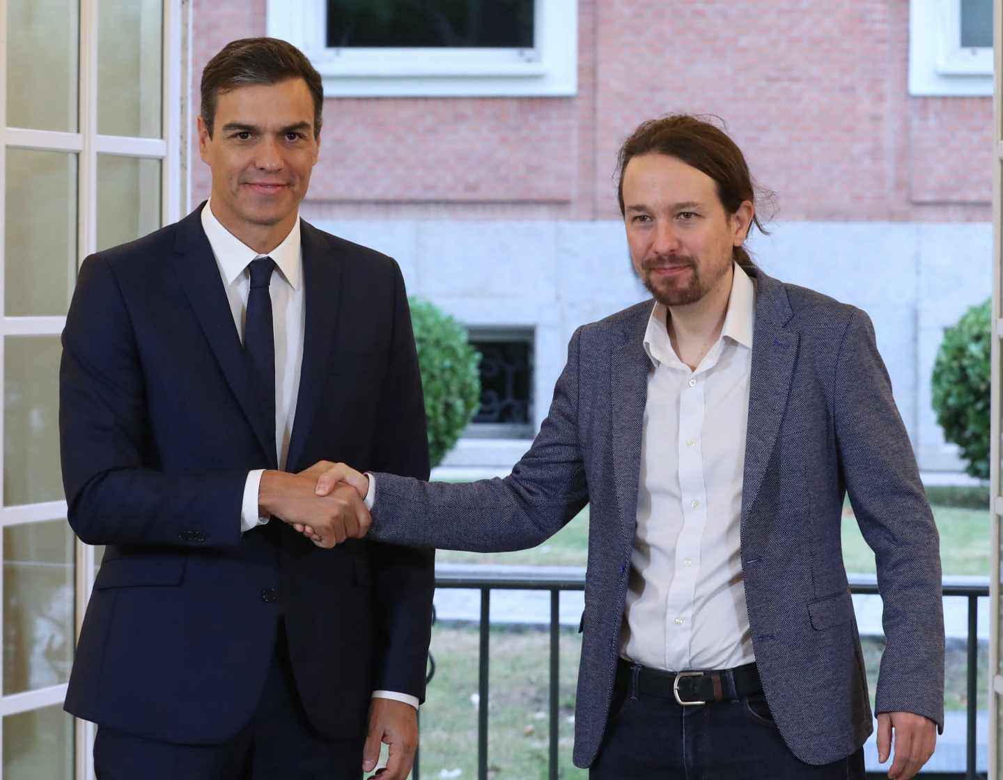 Pedro Sánchez y Pablo Iglesias firman los presupuestos.