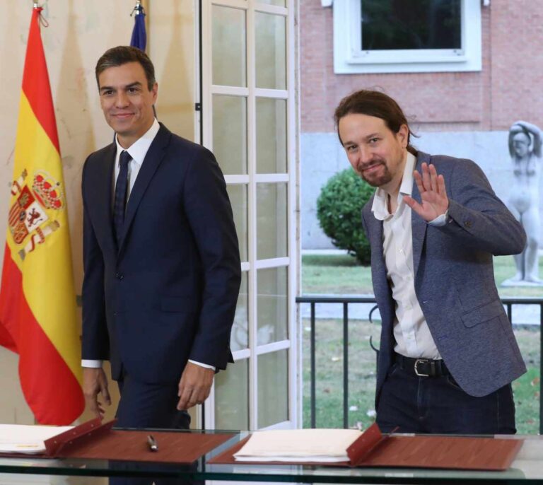 Iglesias exhibe su influencia sobre Sánchez: "Que el PP siga con banderas y nos deje gobernar"