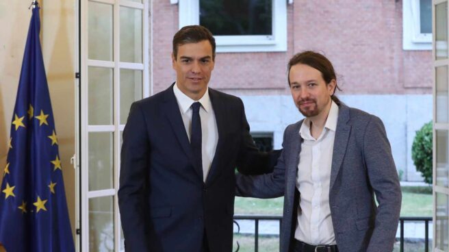 Pedro Sánchez y Pablo Iglesias en la Moncloa, tras firmar el acuerdo presupuestario del Gobierno con Unidos Podemos. Pedro Sánchez y Pablo Iglesias, tras firmar el Acuerdo de Presupuestos.