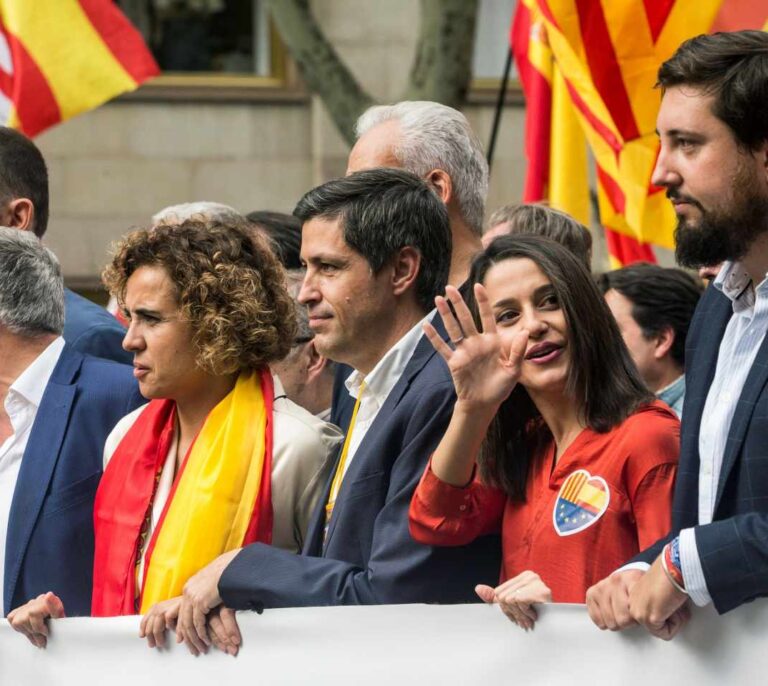 Trescientas mil personas marchan en Barcelona por el Día de la Hispanidad