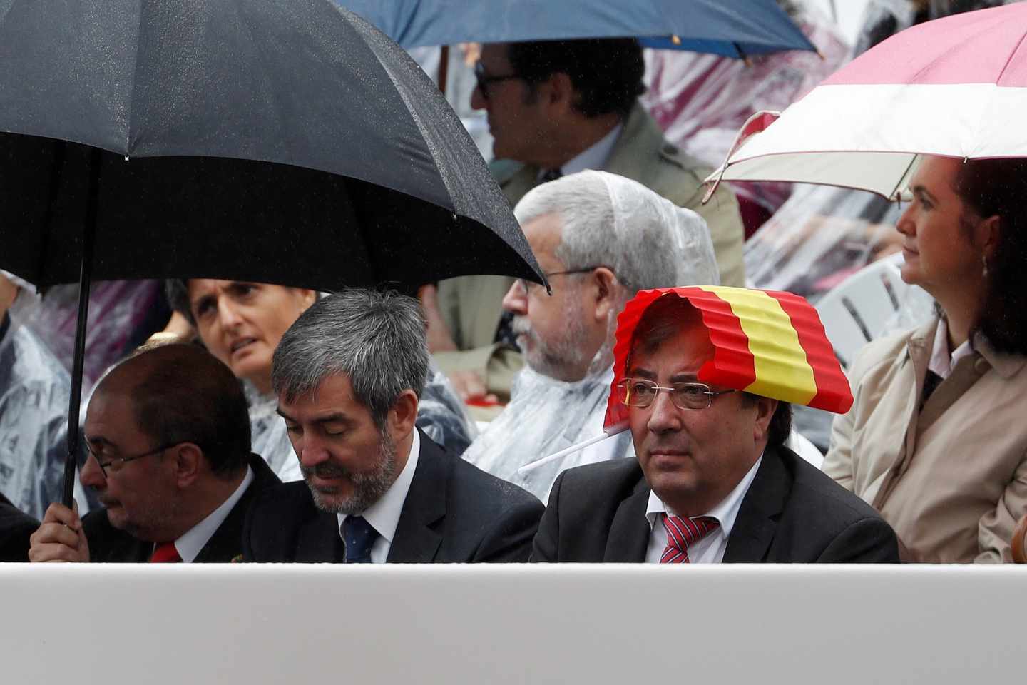 Guillermo Fernández Vara, durante el desfile del Día de la Hispanidad.