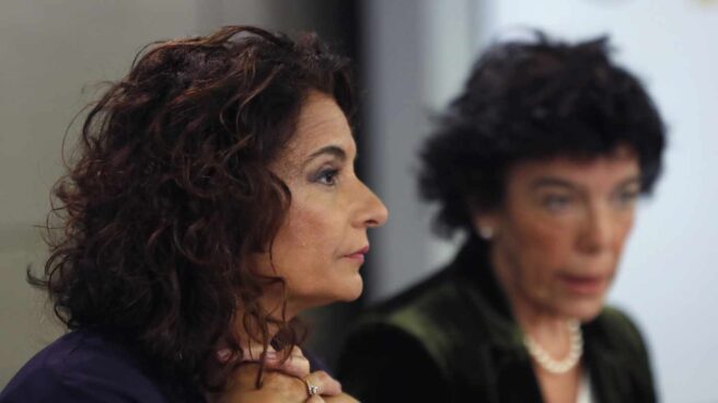 La ministra de Hacienda, María Jesús Montero, y la portavoz del Gobierno, Isabel Celaá. La ministra de Hacienda, María Jesús Montero, y la portavoz del Gobierno, Isabel Celaá.