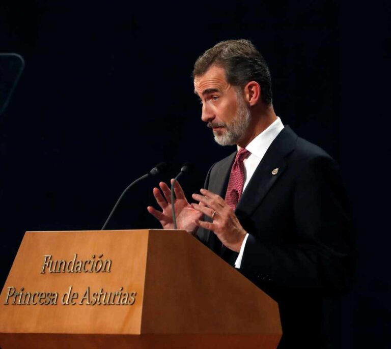 El TC: "Ningún poder público puede censurar un acto constitucional del Rey"