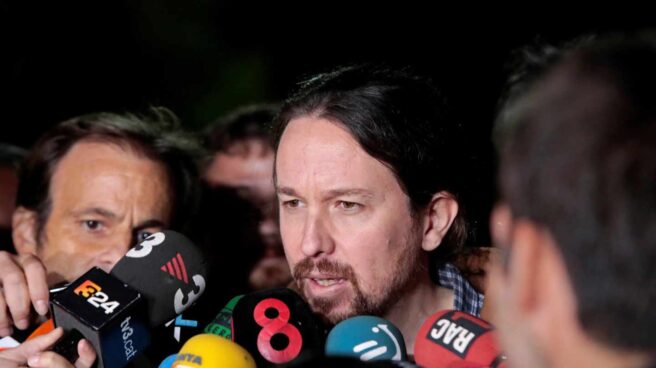 Iglesias hablará por teléfono con Puigdemont tras su reunión con Junqueras