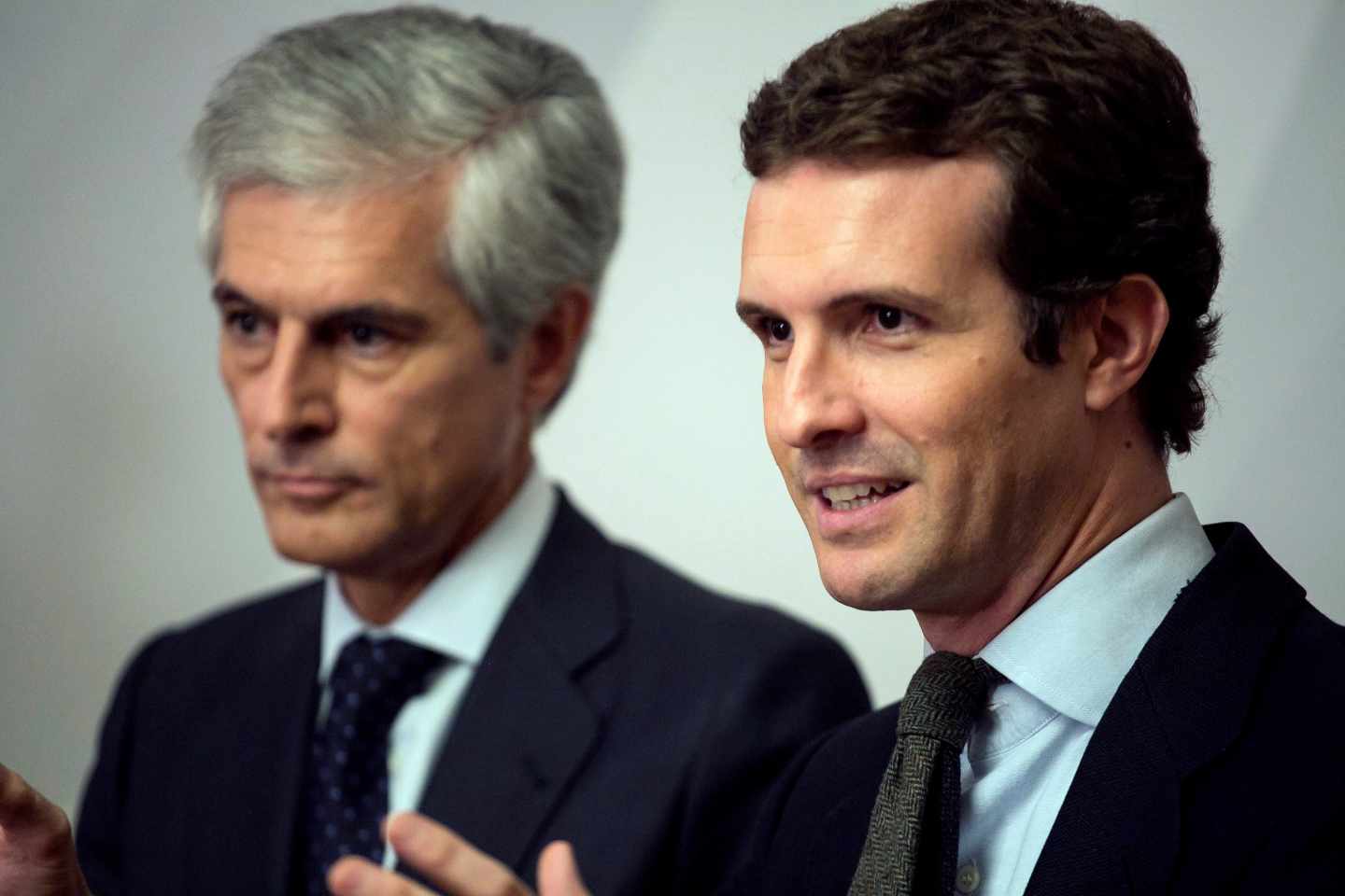 El presidente del Partido Popular, Pablo Casado junto a Suárez Illana