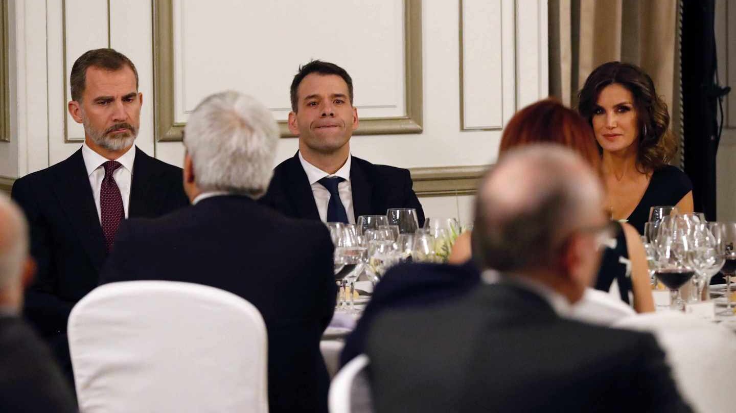 Rubén Amón, junto a los Reyes en la entrega del Premio Cerecedo.