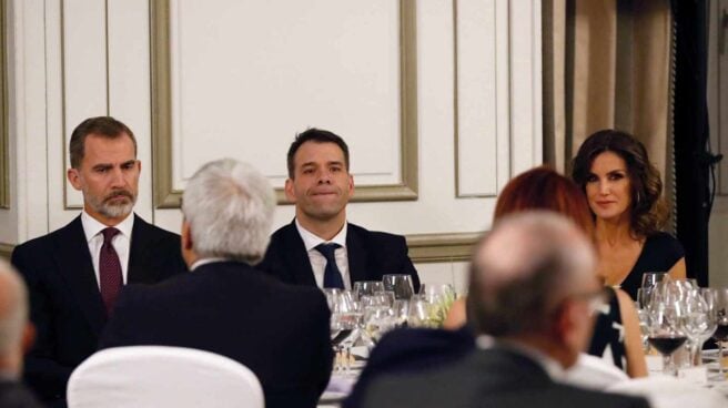 Rubén Amón, junto a los Reyes en la entrega del Premio Cerecedo. Rubén Amón, junto a los Reyes en la entrega del Premio Cerecedo.