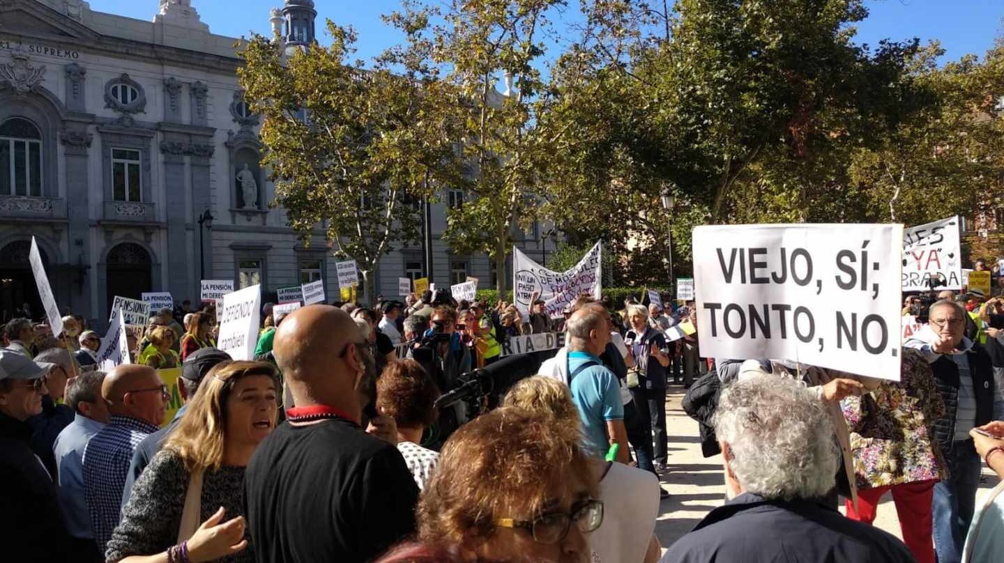 Protestas ante el Tribunal Supremo por el fallo de las hipotecas.