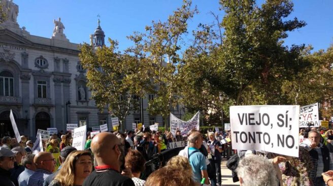 Protestas ante el Tribunal Supremo por el fallo de las hipotecas.