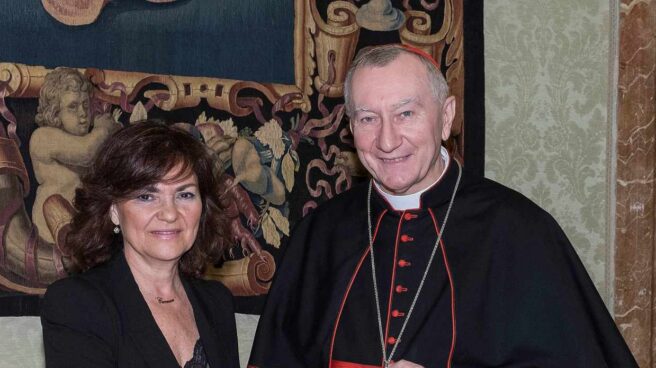 El Papa no se pudo de perfil, entendió que el dictador no podía estar ahí “ La vicepresidenta del Gobierno, Carmen Calvo, con el secretario del Vaticano, Pietro Parolin.