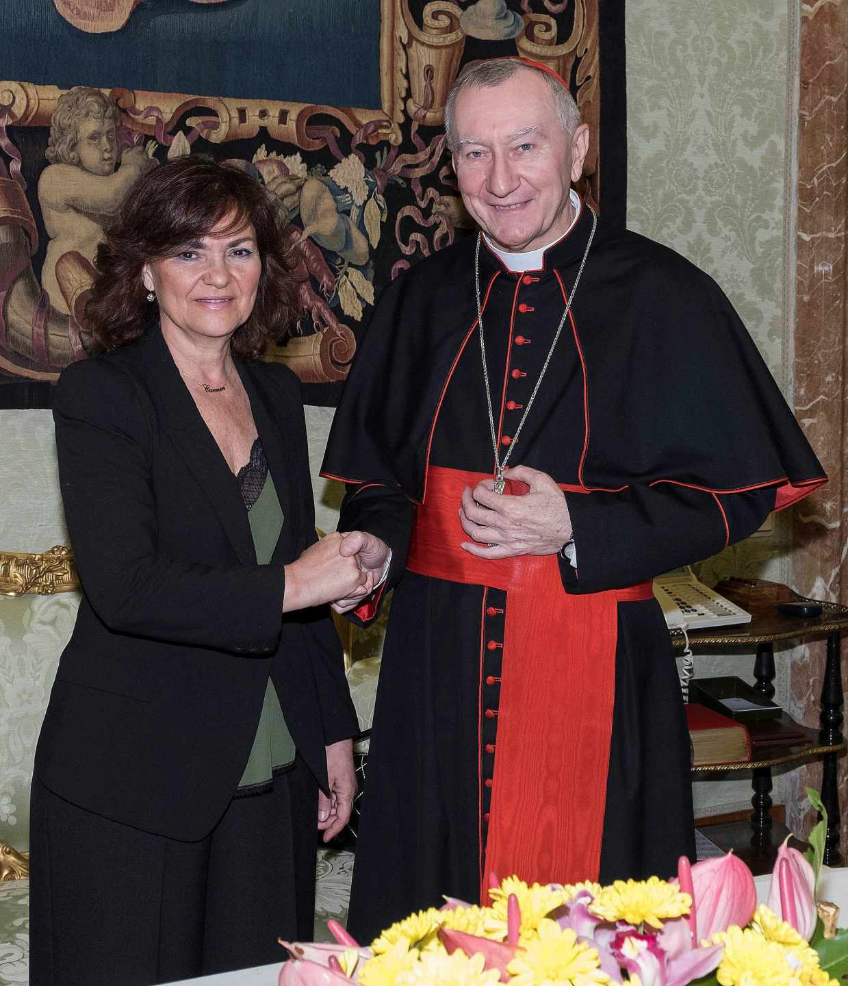 La vicepresidenta del Gobierno, Carmen Calvo, con el secretario del Vaticano, Pietro Parolin.