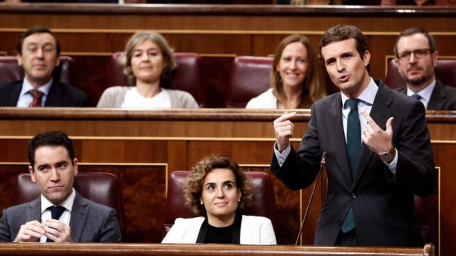 Sánchez pregunta a Casado "qué favor" le debe a Cospedal y le pide "romper con el pasado más turbio del PP"