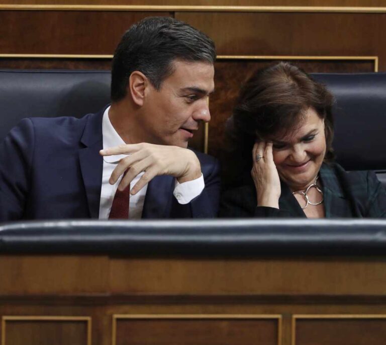 El 'gesto' de la no rebelión: el Gobierno se alinea con Alemania y abandona a la Fiscalía
