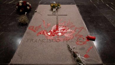 Cómo se gestó la 'performance' en la tumba de Franco