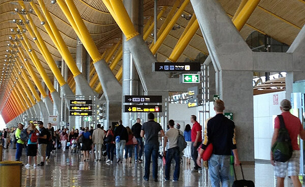 Aena retrasa los grandes planes de ampliación de Barajas y el Prat por la crisis