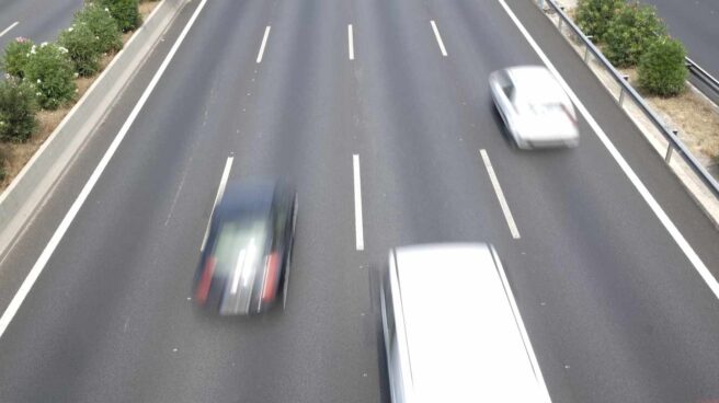 Imagen de un adelantamiento en una autovía. Imagen de un adelantamiento en una autovía.