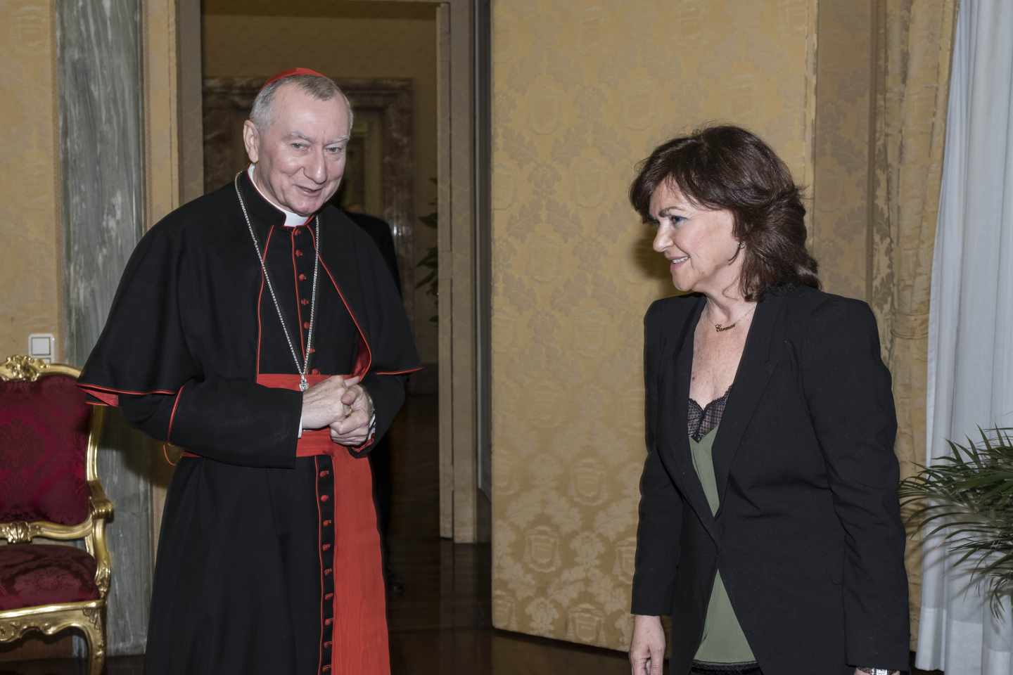 Carmen Calvo, en su reunión con el secretario de Estado vaticano, Pietro Parolin, el 29 de octubre de 2018.