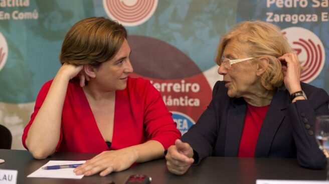 Colau tiene que salir en defensa de Carmena ante los ataques del independentismo