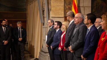 Puigdemont y Torra prometen "avanzar por la vía de los hechos" hacia la república
