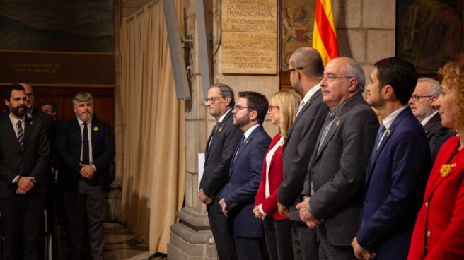 Puigdemont y Torra prometen "avanzar por la vía de los hechos" hacia la república