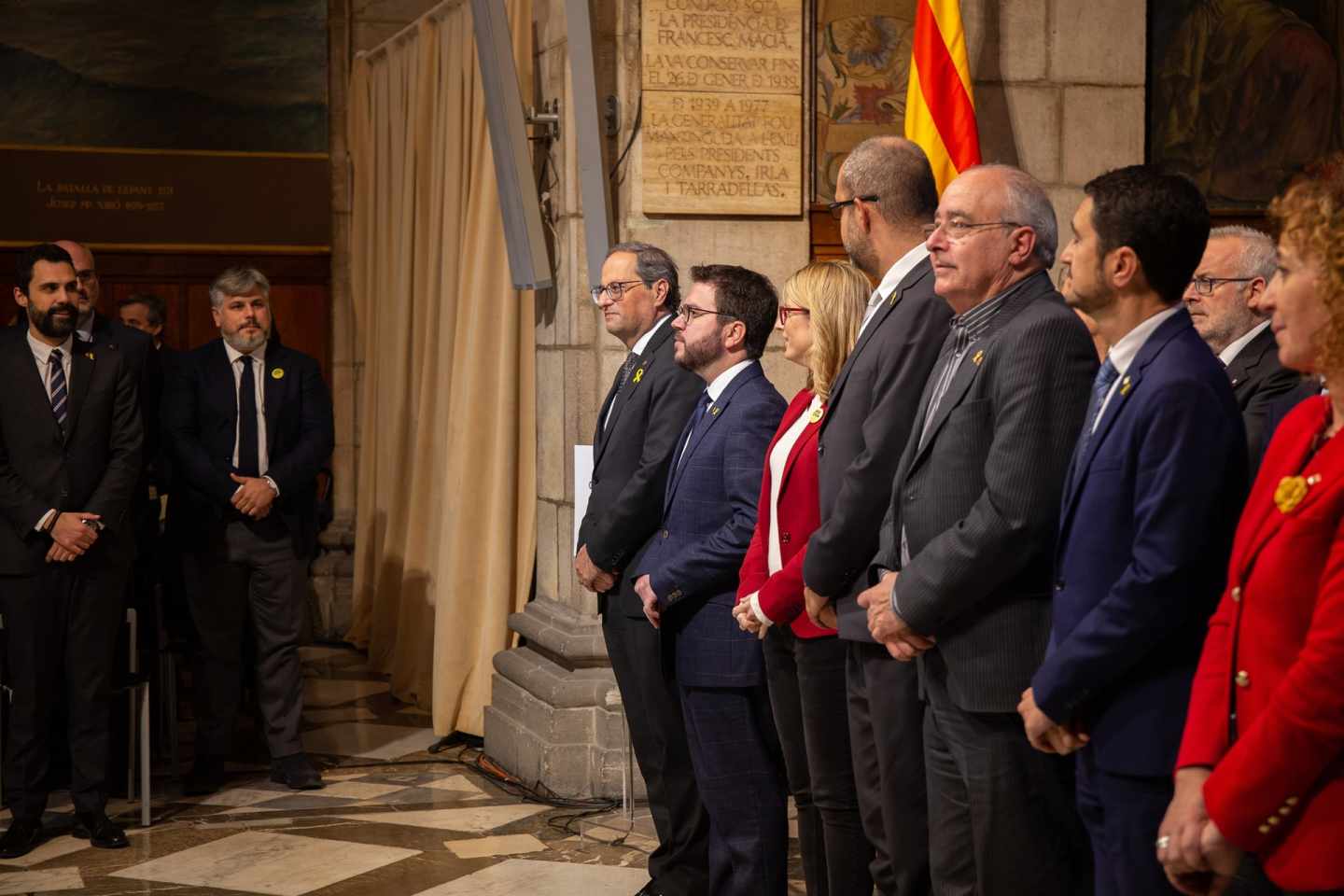 Puigdemont y Torra prometen "avanzar por la vía de los hechos" hacia la república