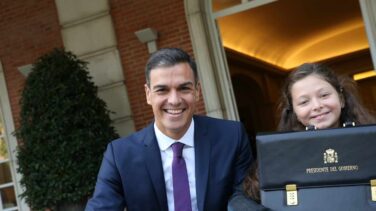 Una niña de nueve años sustituye por un día a Sánchez en la presidencia del Gobierno