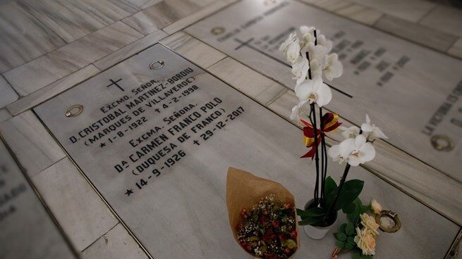 Lápida de Franco en el Valle de los Caídos.