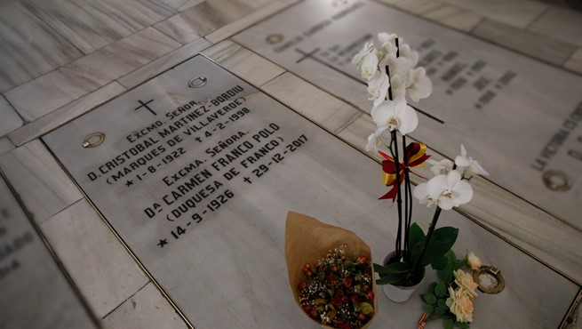 Lápida de Franco en el Valle de los Caídos.