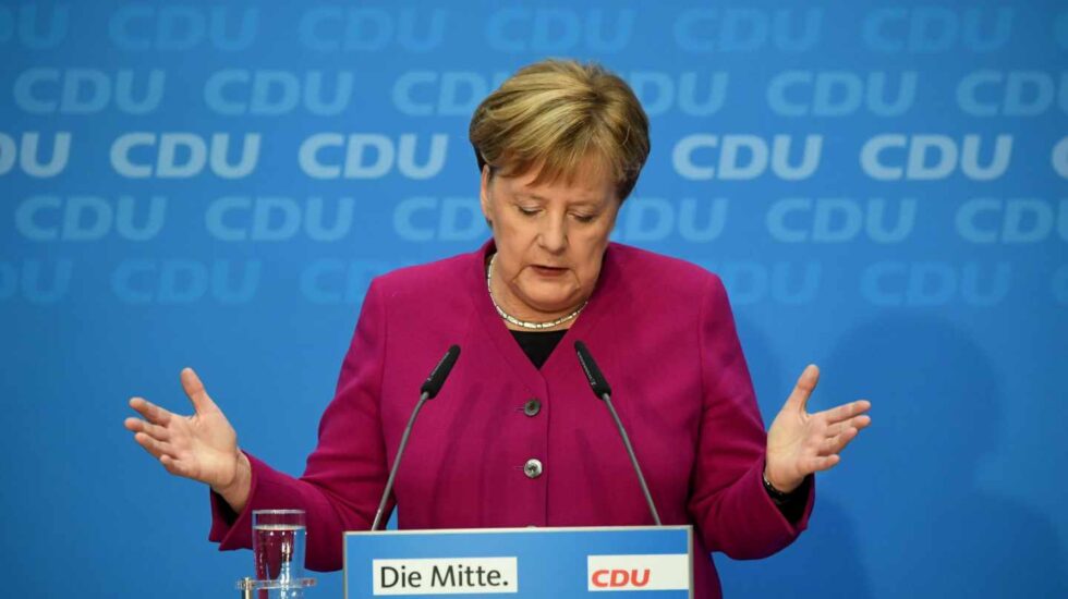 La canciller federal, Angela Merkel, anuncia que dejará de ser líder de la CDU, en Berlín.