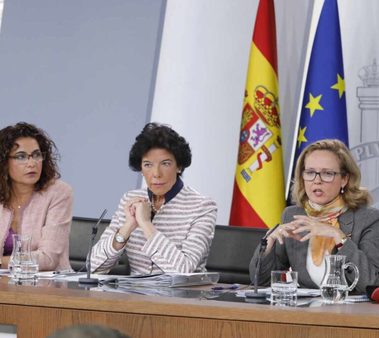 El Gobierno garantiza a Bruselas que el paro bajará del 10% y no habrá déficit en 2022