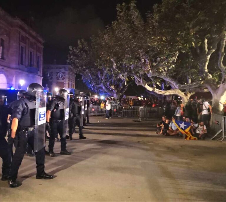Los sindicatos de Mossos estallan contra Torra y su Govern tras los disturbios del 1-O