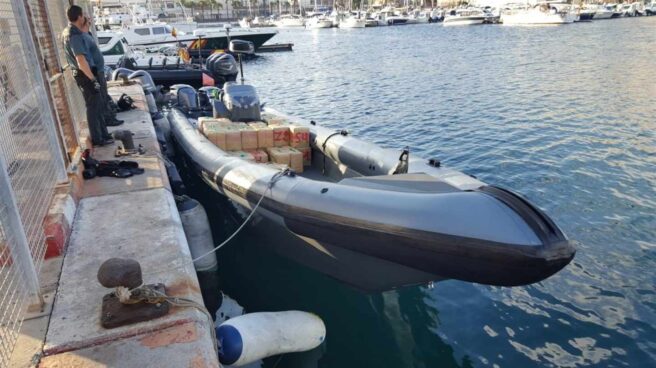 Una narcolancha incautada por la Guardia Civil. Una narcolancha incautada por la Guardia Civil.