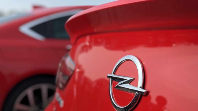 Alemania ordena a Opel revisar 100.000 vehículos diésel por fraude en las emisiones