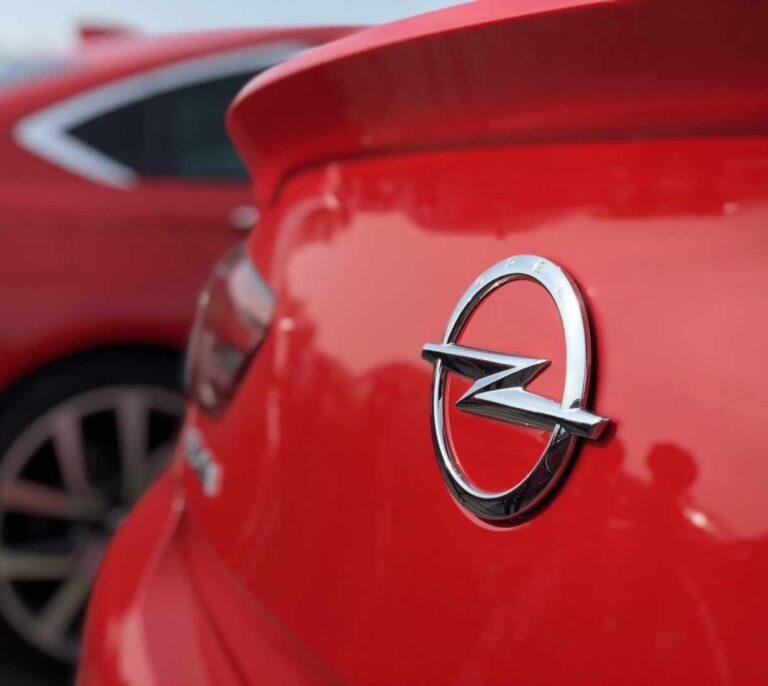 Alemania ordena a Opel revisar 100.000 vehículos diésel por fraude en las emisiones
