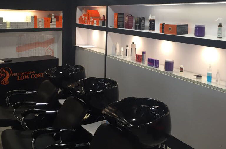 Peluquerías 'low cost', un filón de negocio en España
