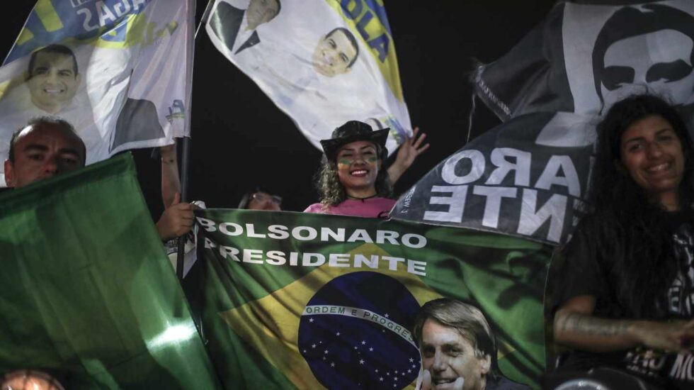 Partidarios de Bolsonaro aclaman a su líder.