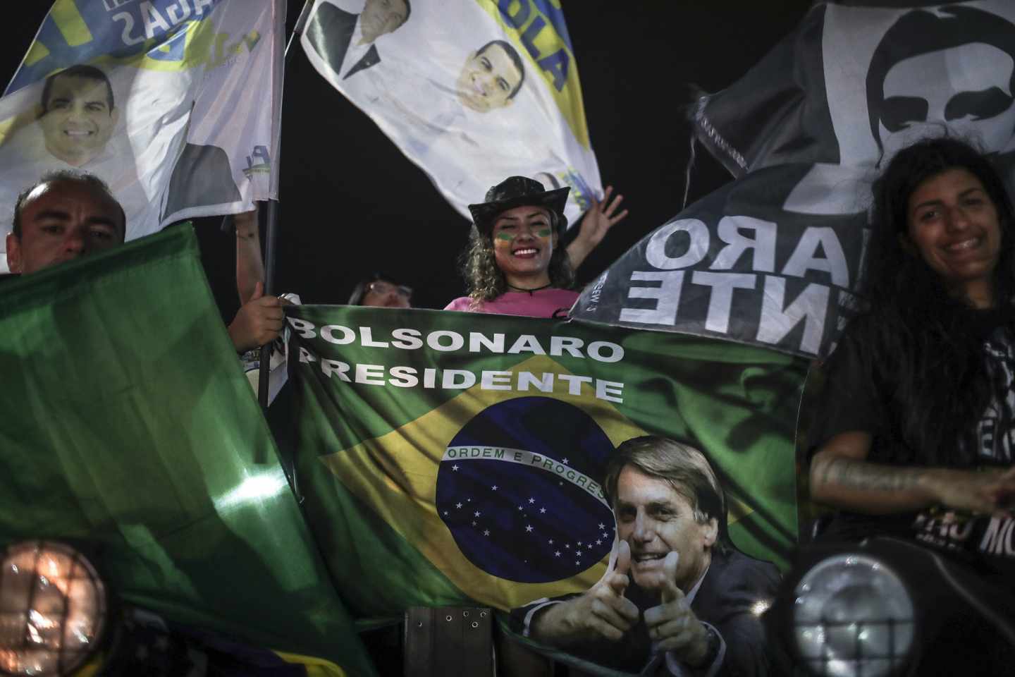 Partidarios de Bolsonaro aclaman a su líder.