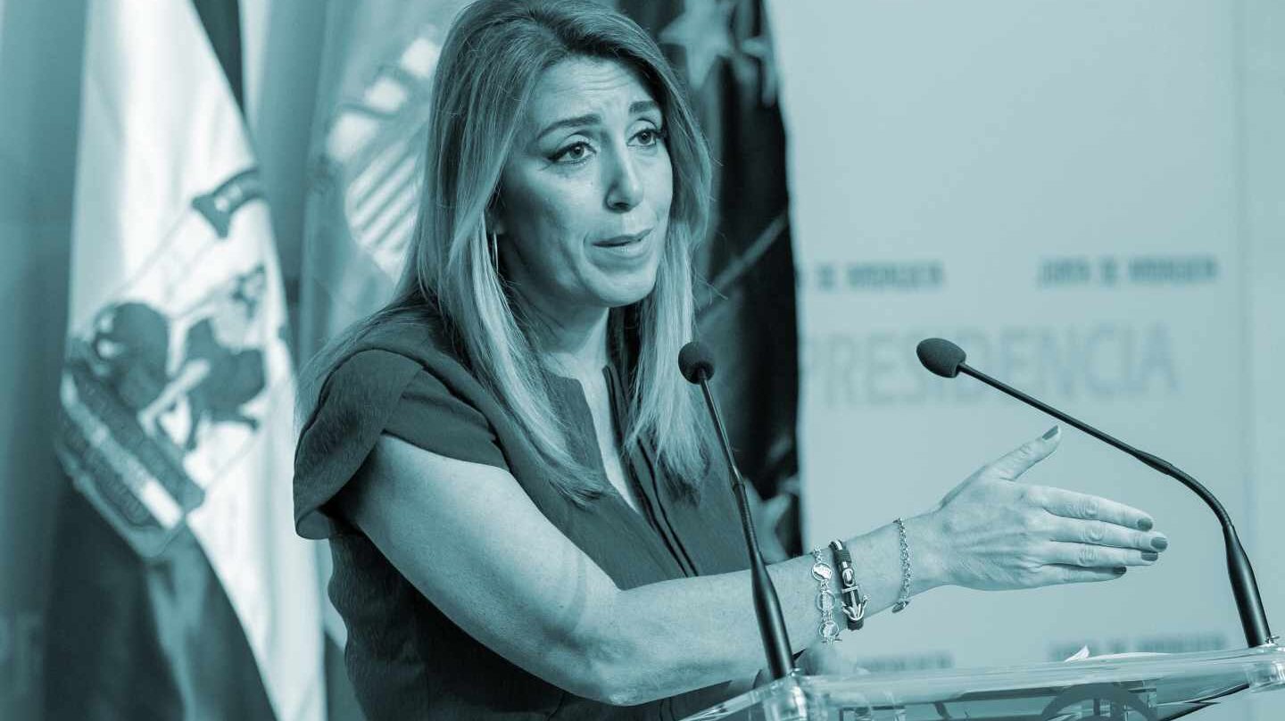 La presidenta de la Junta de Andalucía, Susana Díaz, durante su comparecencia esta tarde en el Palacio de San Telmo en Sevilla, tras firmar el decreto de disolución del Parlamento autonómico y de la convocatoria de elecciones andaluzas anticipadas para el próximo 2 de diciembre.