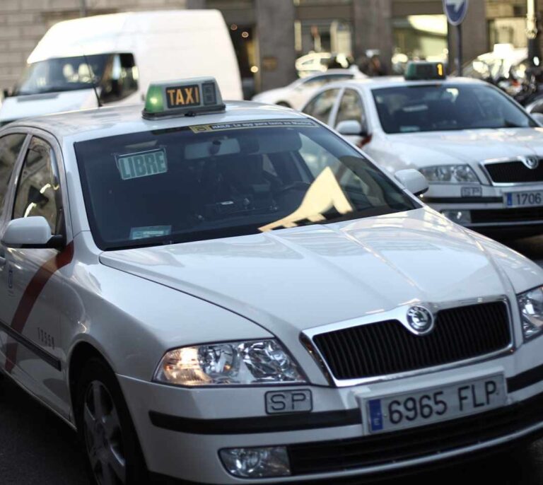 Los taxistas de Madrid venden parte de su sede para hacer frente a los VTC