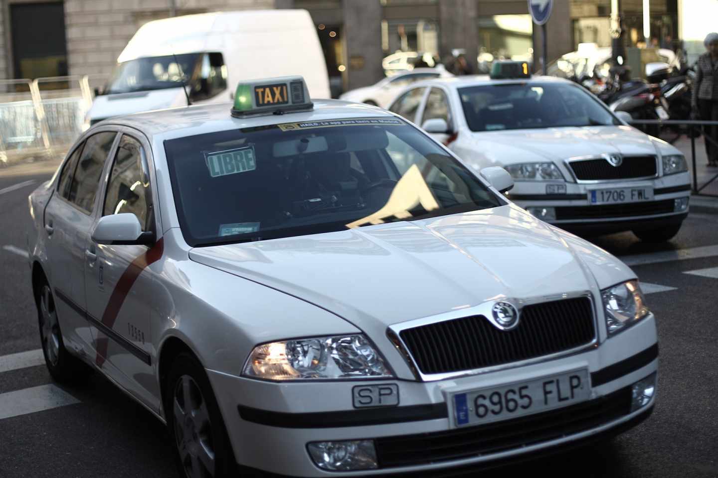 Los taxistas de Madrid venden parte de su sede para hacer frente a los VTC