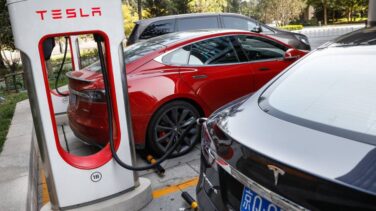 Tesla cierra "el mejor trimestre de la historia" y es rentable por primera vez en dos años