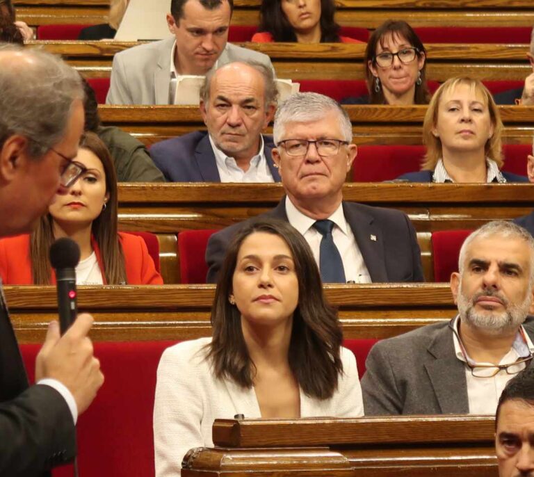 Cs denunciará ante la Junta Electoral los lazos amarillos de la Generalitat