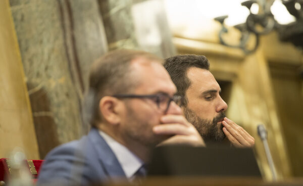 Costa: "hay que evitar la foto Torrent-Aragonés" con el cheque de la donación del Parlament