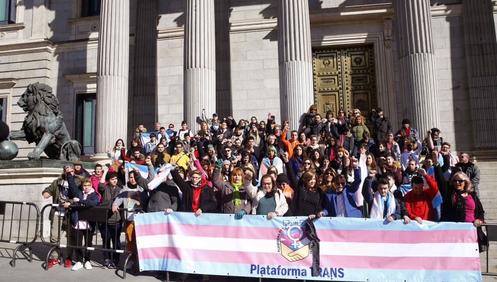 Transexuales inician una huelga de hambre para exigir a Podemos que tramite su ley