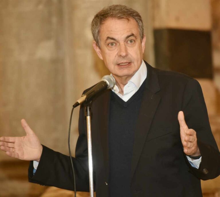 El Gobierno de Venezuela ensalza a Zapatero: "Un hombre decente, digno"