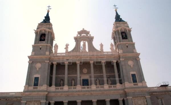 franco almudena iglesia gobierno Catedral de La Almudena