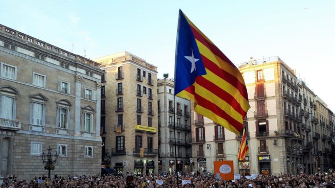 Un año de 'realismo mágico' catalán: de la república fantasma a la fractura total