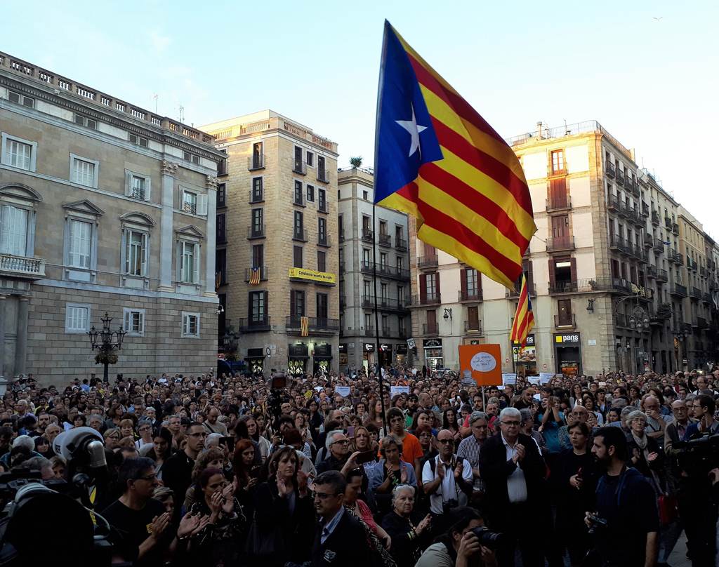 Un año de 'realismo mágico' catalán: de la república fantasma a la fractura total